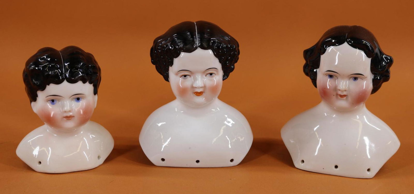 CHINA DOLL BODY PARTS. (1 of 14)