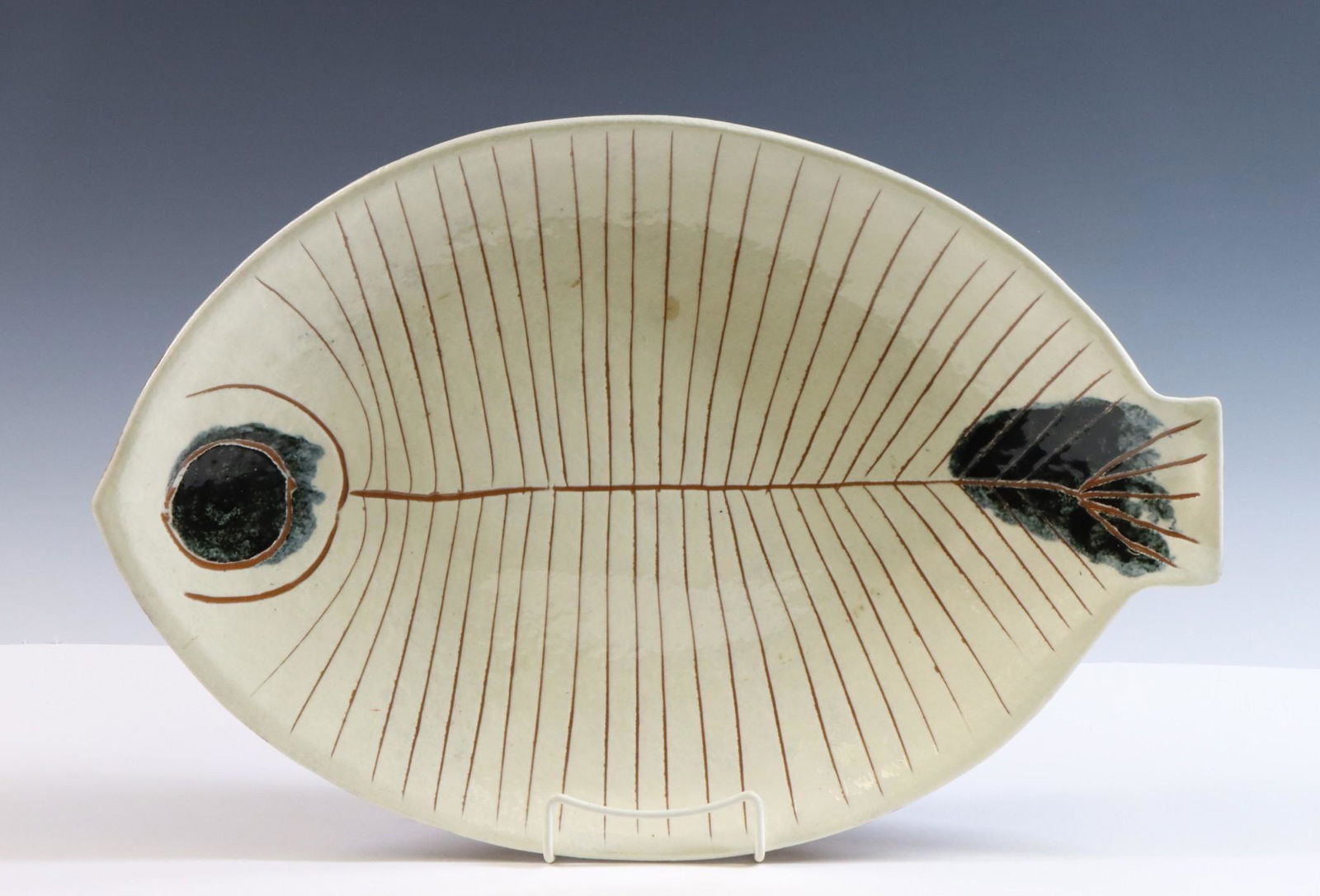 Fish Platter designed by LaGardo Tackett & Kenji Fujita (1 of 5)
