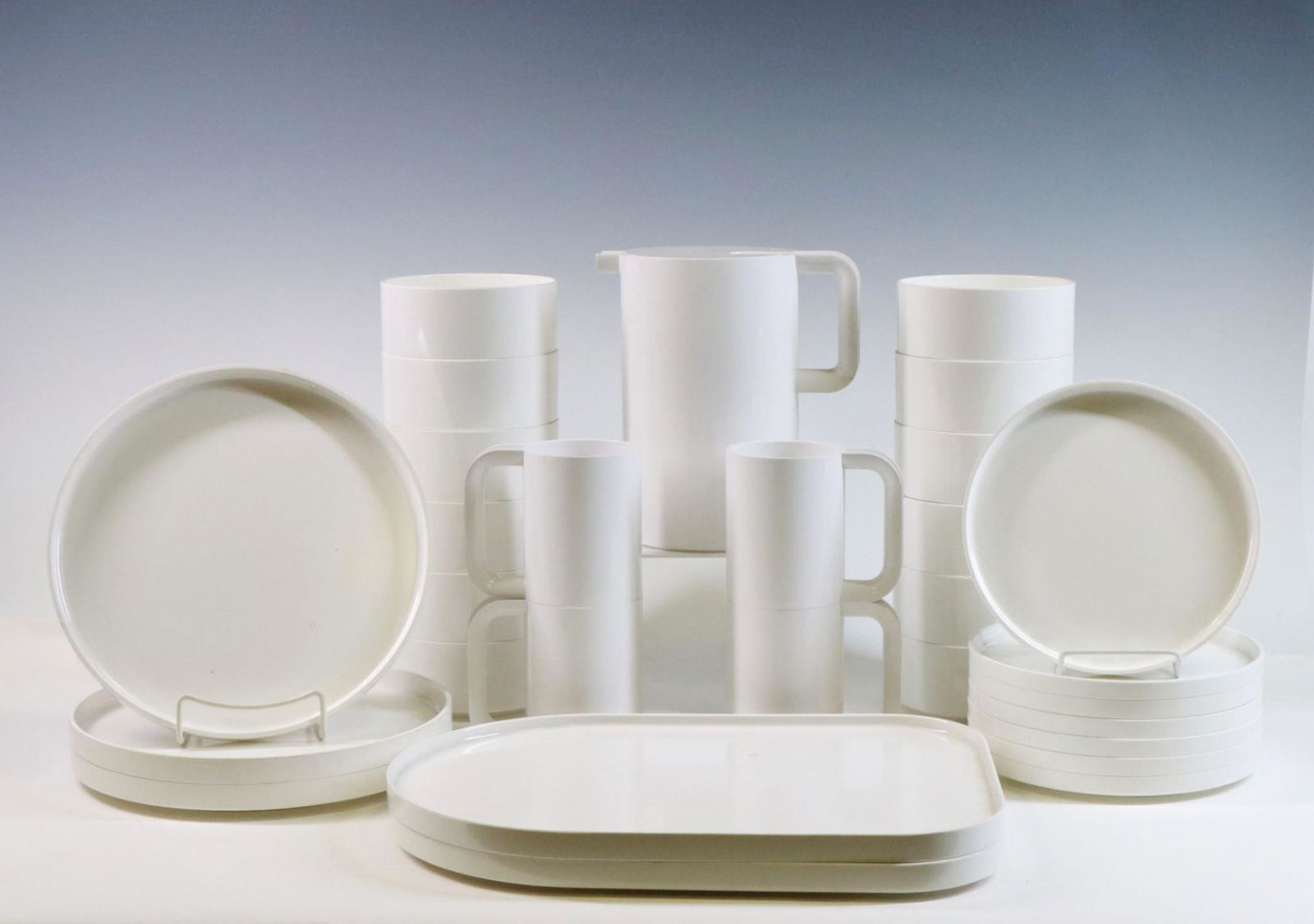 Massimo Vignelli for Heller Dinnerware, 29 piece set (1 of 11)