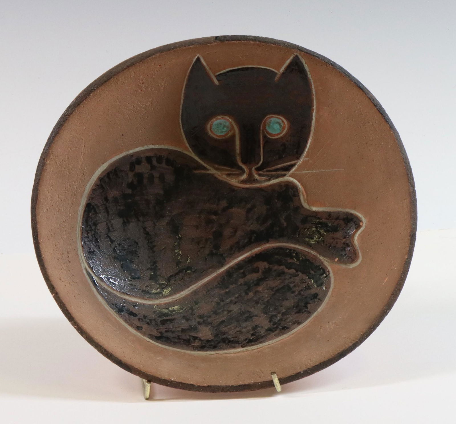 Margot Kempe (1898-1981): Earthenware bowl with incised cat in center, glazed in black. Marked on bottom. 3"h x 9.25"h x 8.5"d