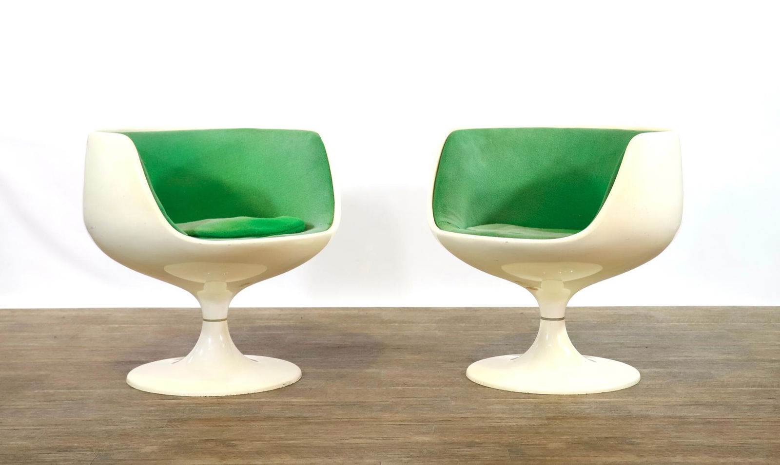 Eero Aarnio for Esko Cognac VSOP Chairs: White lacquer fiberglass swivel chairs, pair, with trumpet base and lime green upholstery, labeled for Asko and Stendig (one label detached). The upholstery is heavily worn/stained. 27"h x 26"w x 24"d