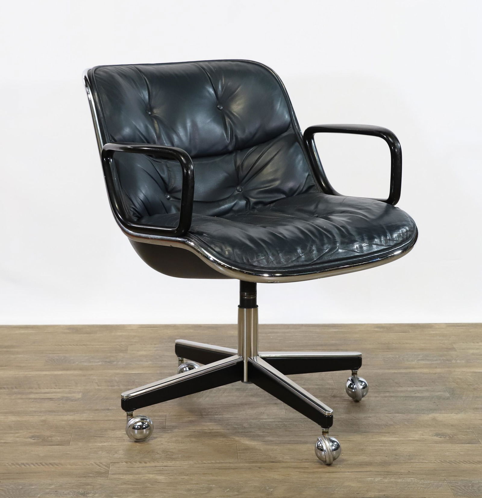 Charles Pollock for Knoll Executive Armchair (1 of 10)
