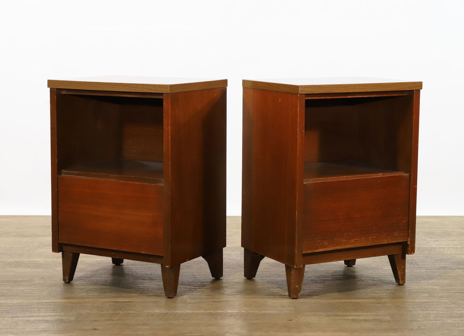 Distinctive Furniture by Stanley Nightstands (1 of 8)