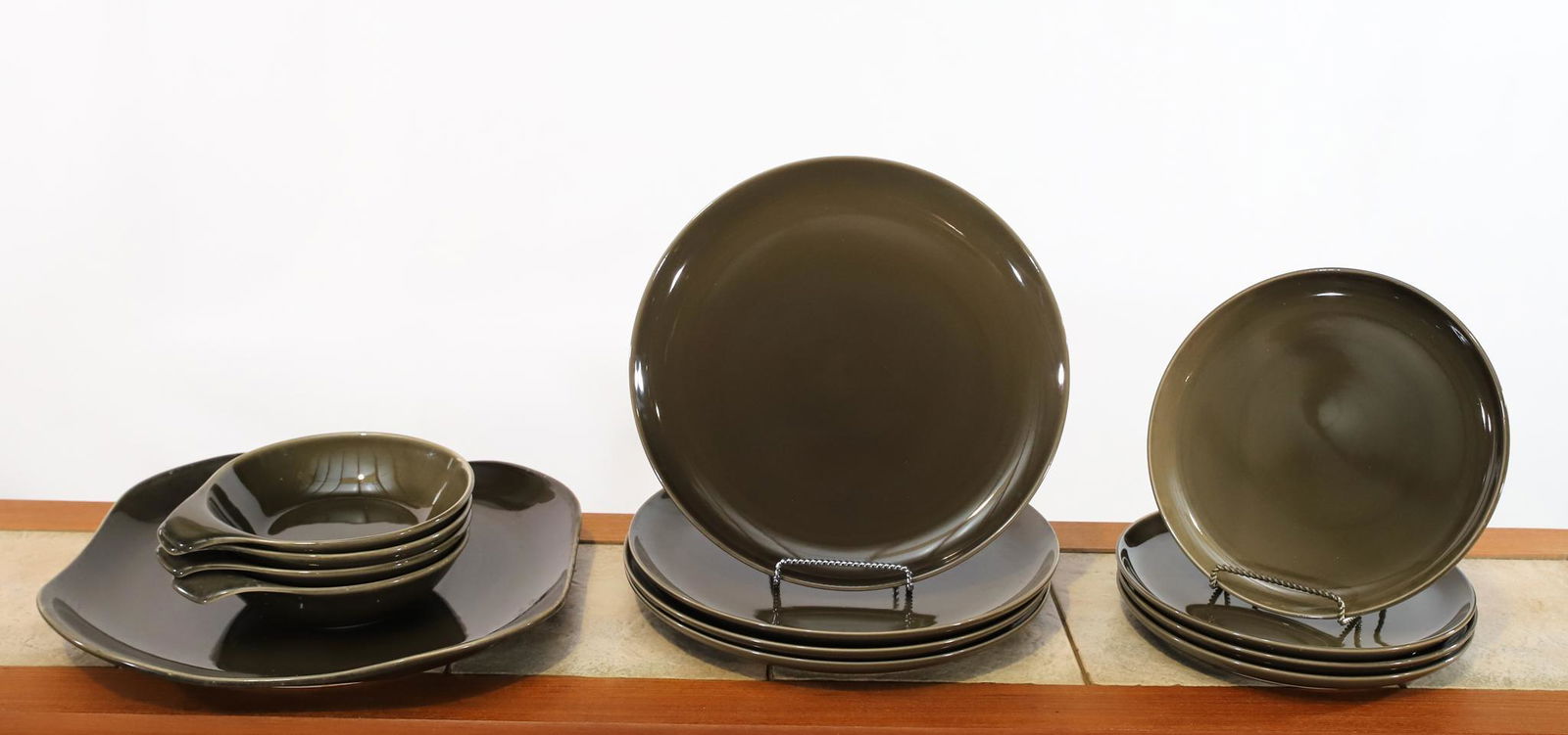 Russel Wright for Oneida Dishes: Charcoal Gray, service for 4, including 11.5" dinner plates, 9.25" salad plates, 7" lugged soup bowls, and a 13" square serving platter. (13) pieces. Marked on underside. **Please Note: This item is N