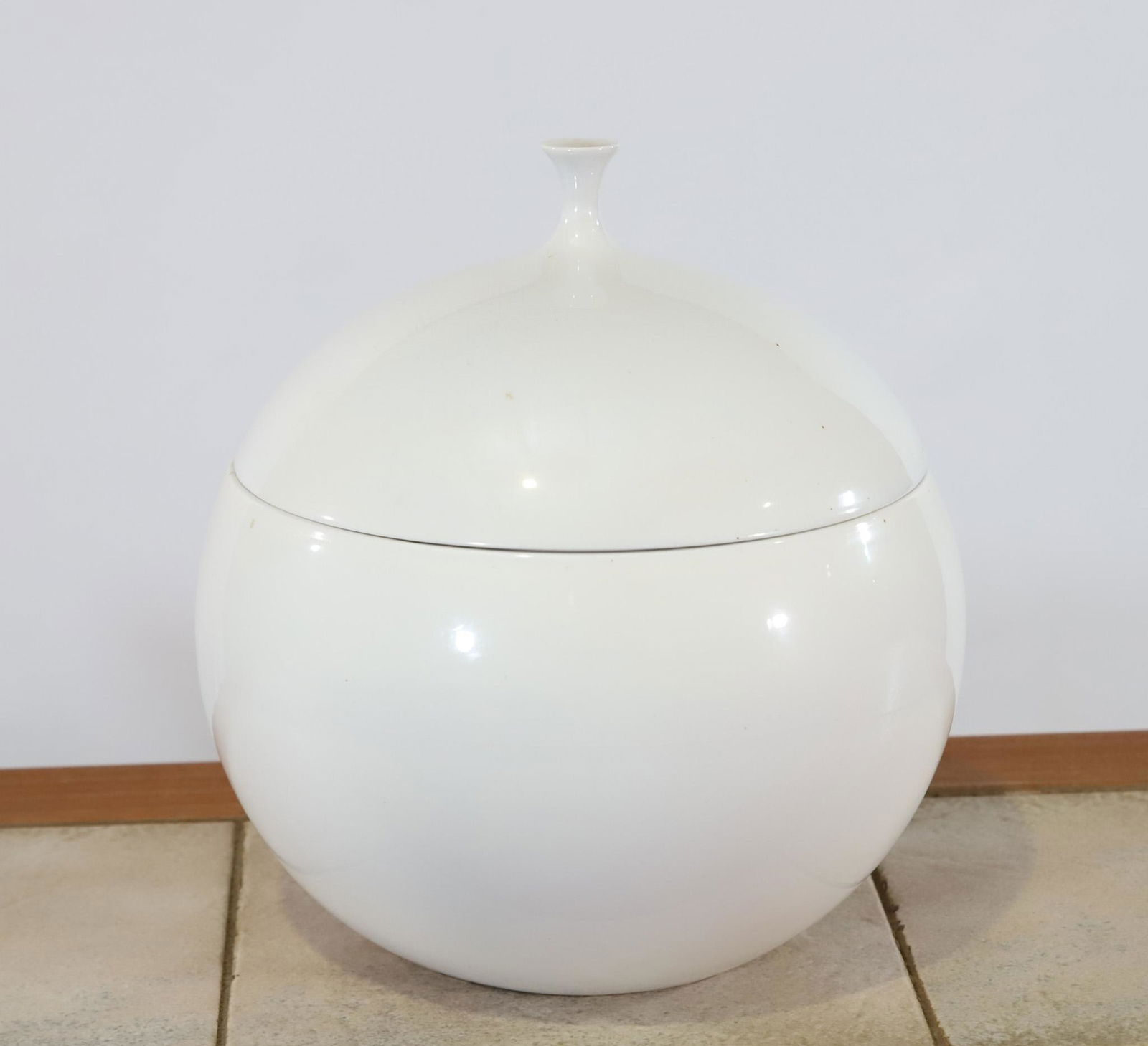 LaGardo Tackett for Schmid White Lidded Bowl (1 of 9)