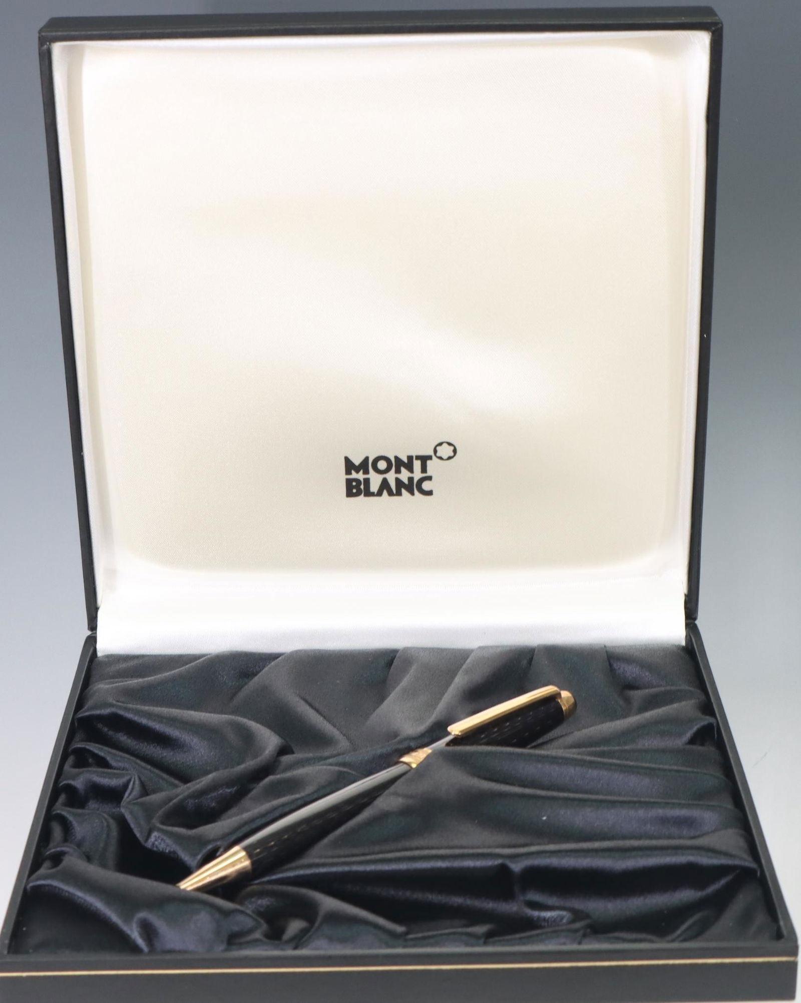 Montblanc Meisterstuck Rollerball Pen (1 of 16)