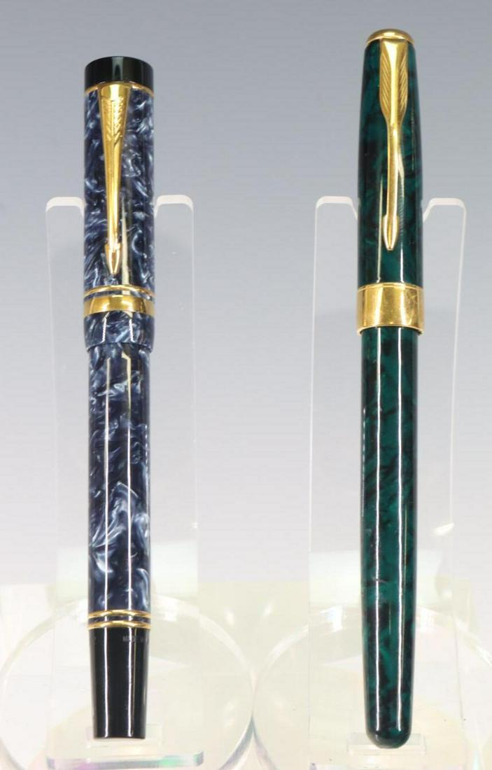 Parker Sonnet Fountain Pens, 18k Nib: Parker Sonnet Fountain Pen, marbled finish, 18k Nib, has been inked. Parker Fountain Pen, 18k Nib, has been inked, signs of wear.
