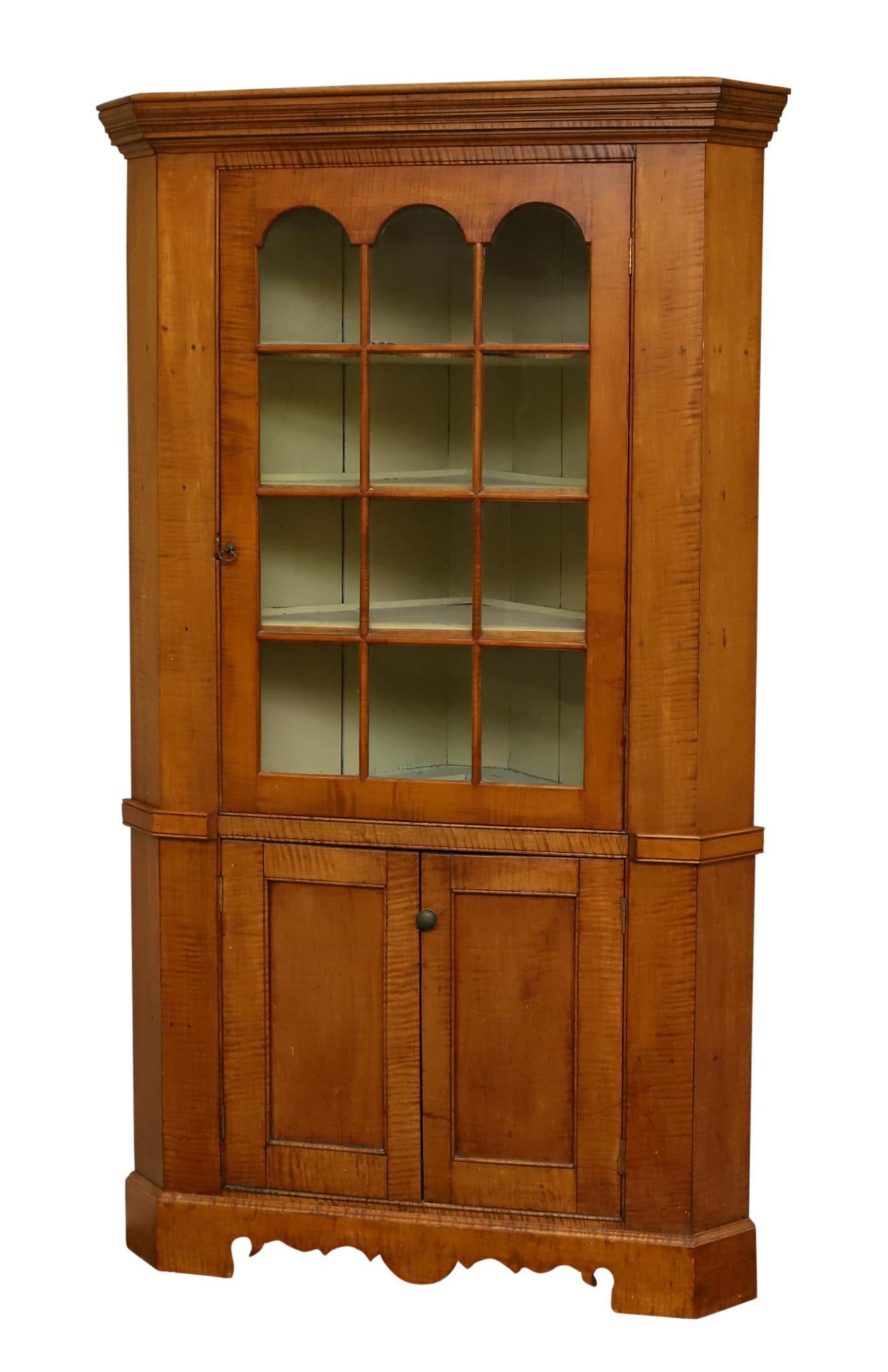 Tiger Maple Corner Cupboard (1 of 16)