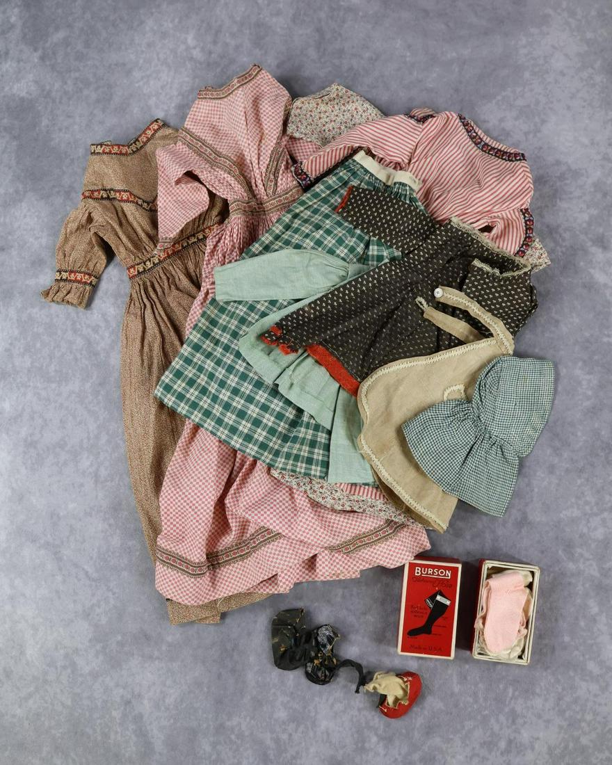 ANTIQUE DOLL/CHILDREN'S CLOTHING. (1 of 7)