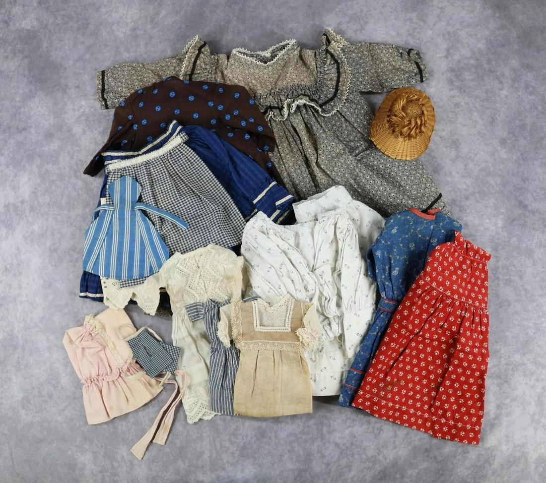 ANTIQUE DOLL/CHILDREN'S CLOTHING. (1 of 7)