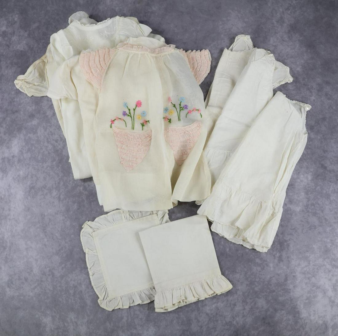 ANTIQUE DOLL/CHILDREN'S CLOTHING. (1 of 6)