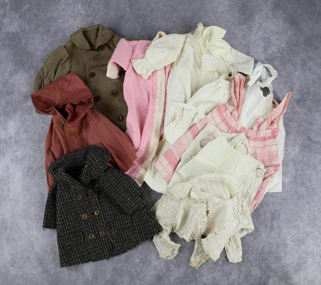 ANTIQUE DOLL/CHILDREN'S CLOTHING. (1 of 5)