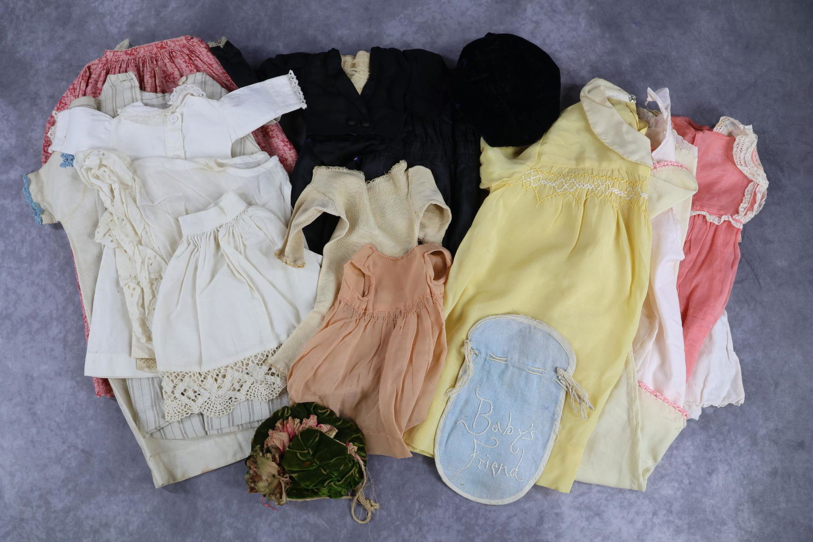 ANTIQUE/VINTAGE DOLL/BABY CLOTHING. (1 of 7)