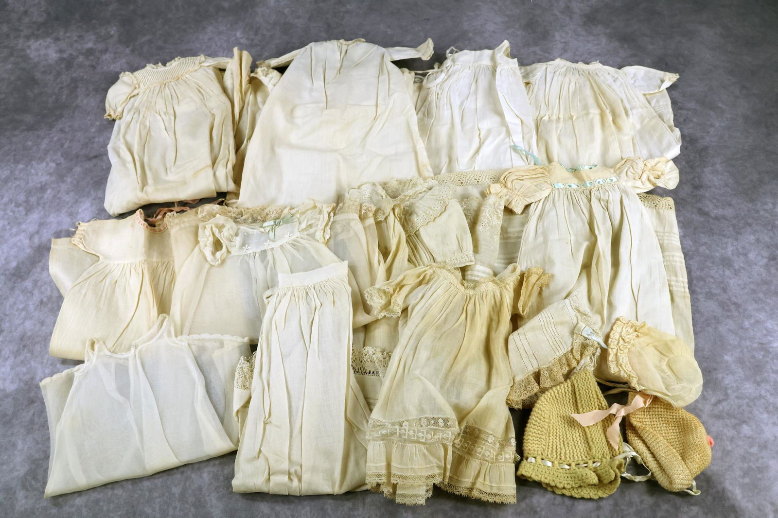 ANTIQUE BABY/DOLL CLOTHING. (1 of 8)