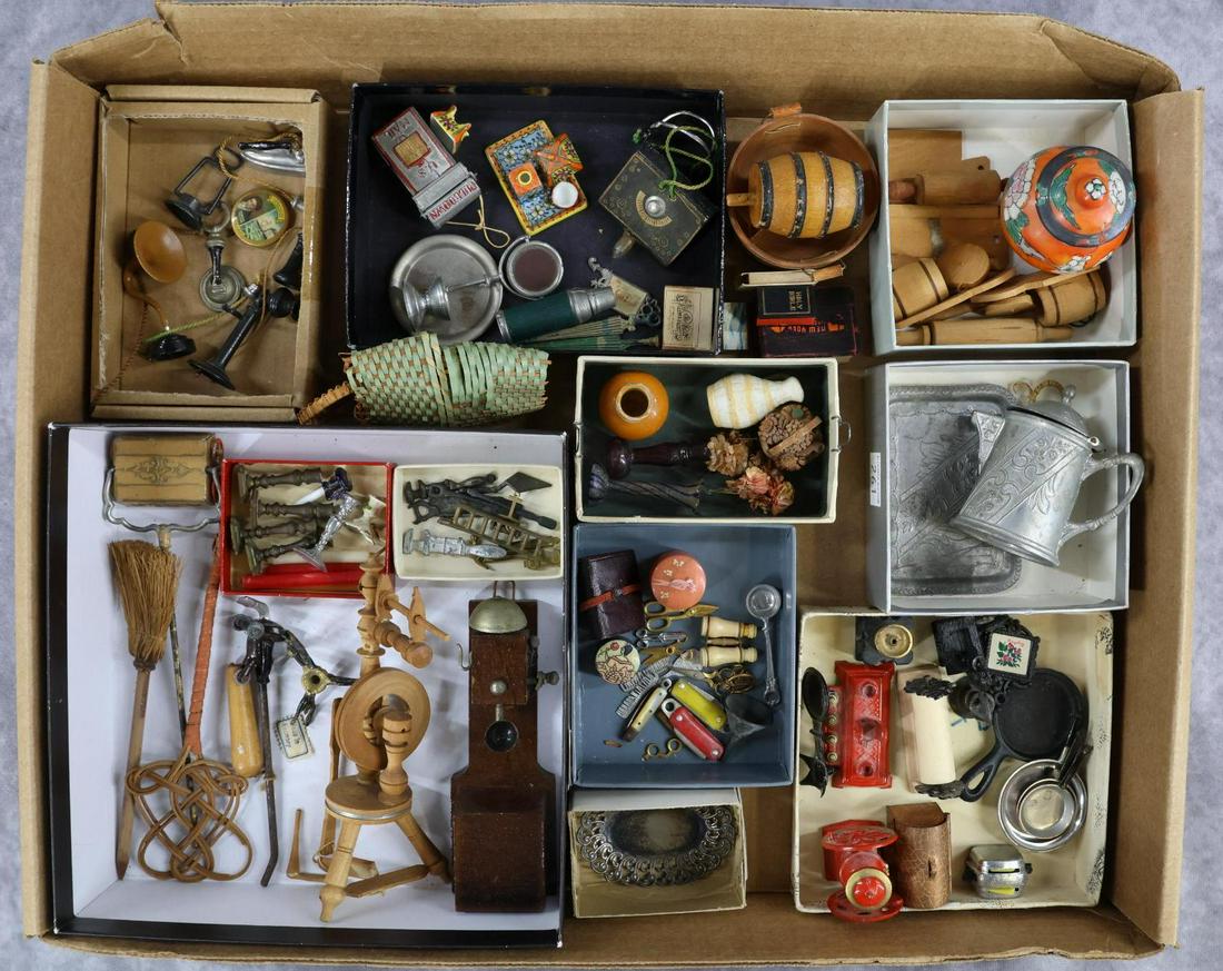 MINIATURES/DOLLS. (1 of 10)