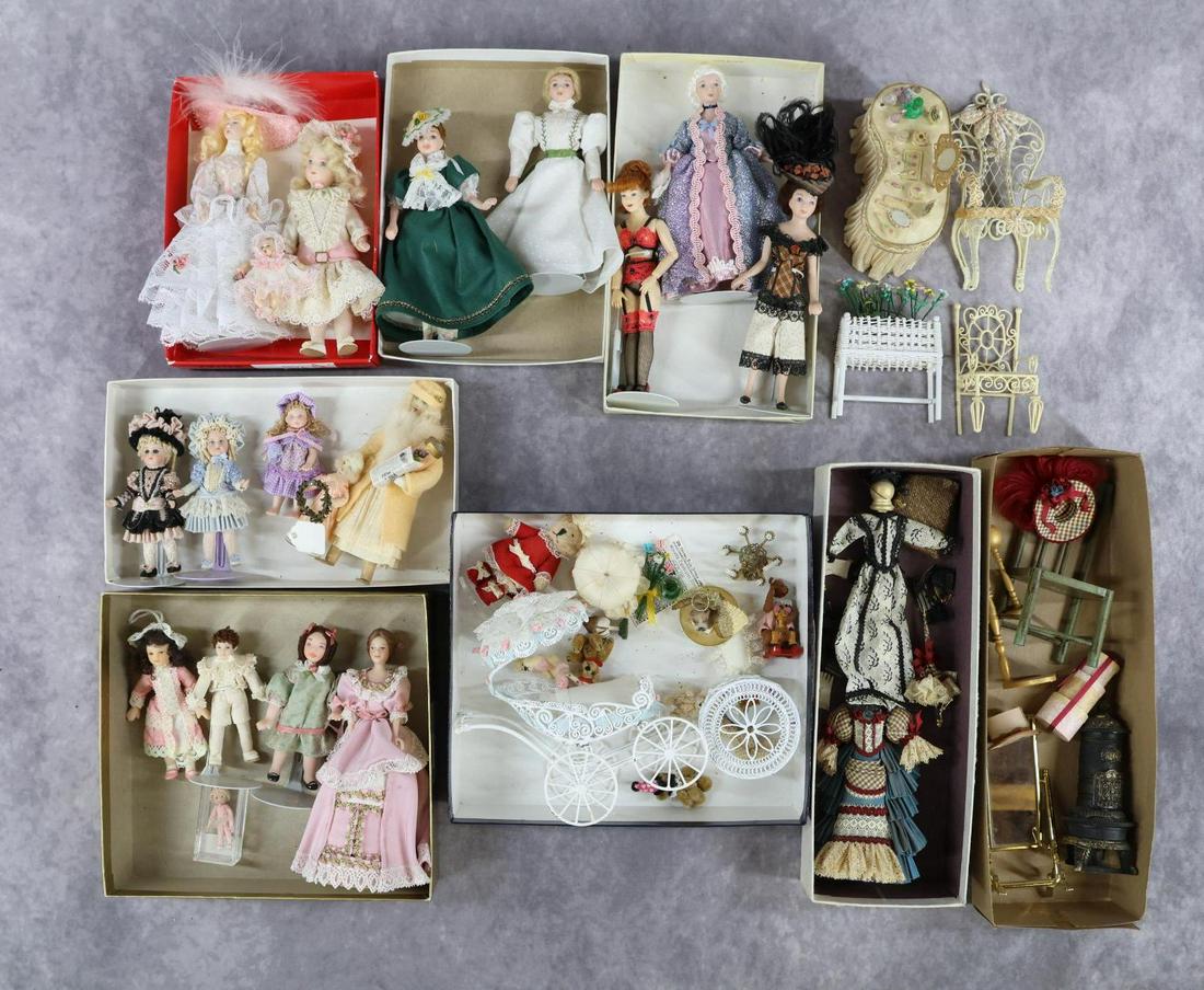 MINIATURES/DOLLS. (1 of 5)