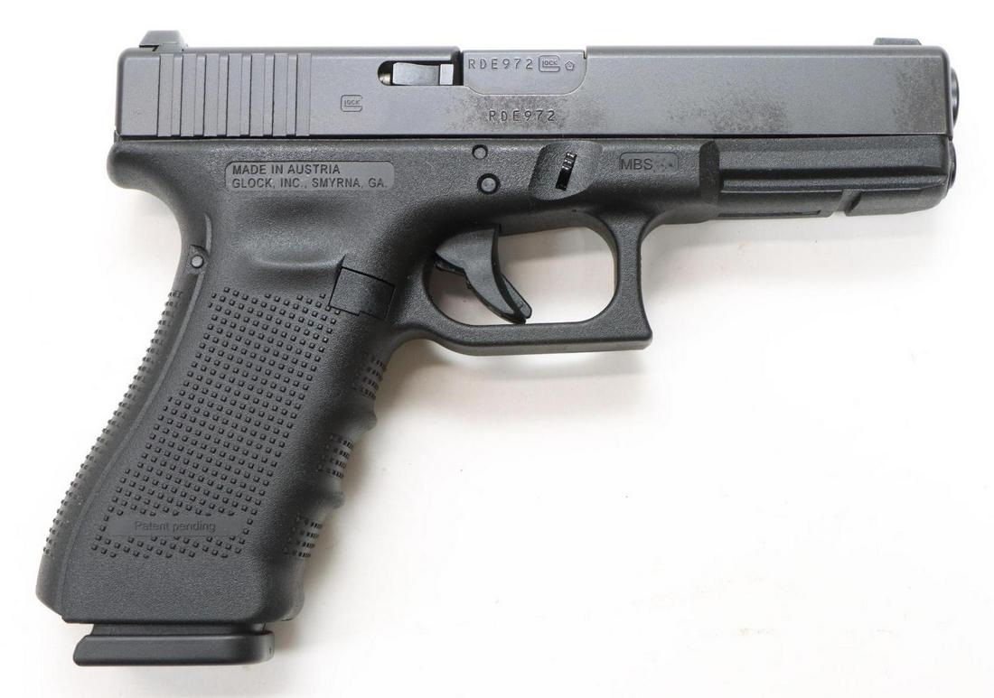 Glock Model 22 Gen 4 Semi Automatic Pistol: 40 S&W, 4 1/4 bbl, SN RDE972. 100% matte black finish on slide, good bore, 3 dot sights, polymer frame/grips shows no handling, 3-15 rnd magazines, papers and extra palm swells in factory plastic case