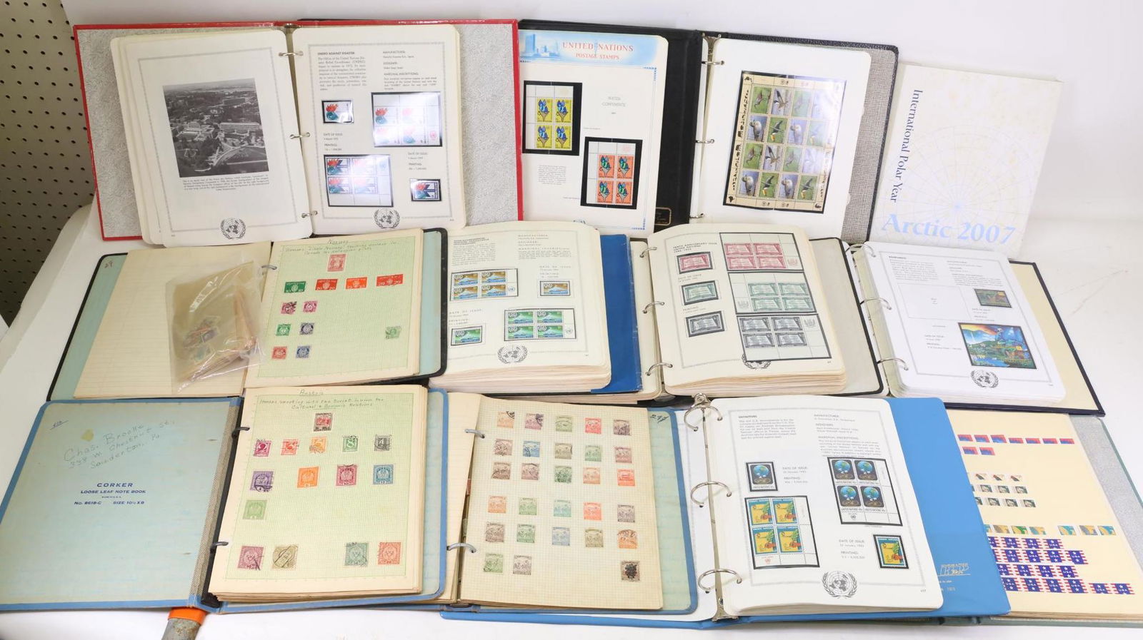 UN Stamp Albums (1 of 10)