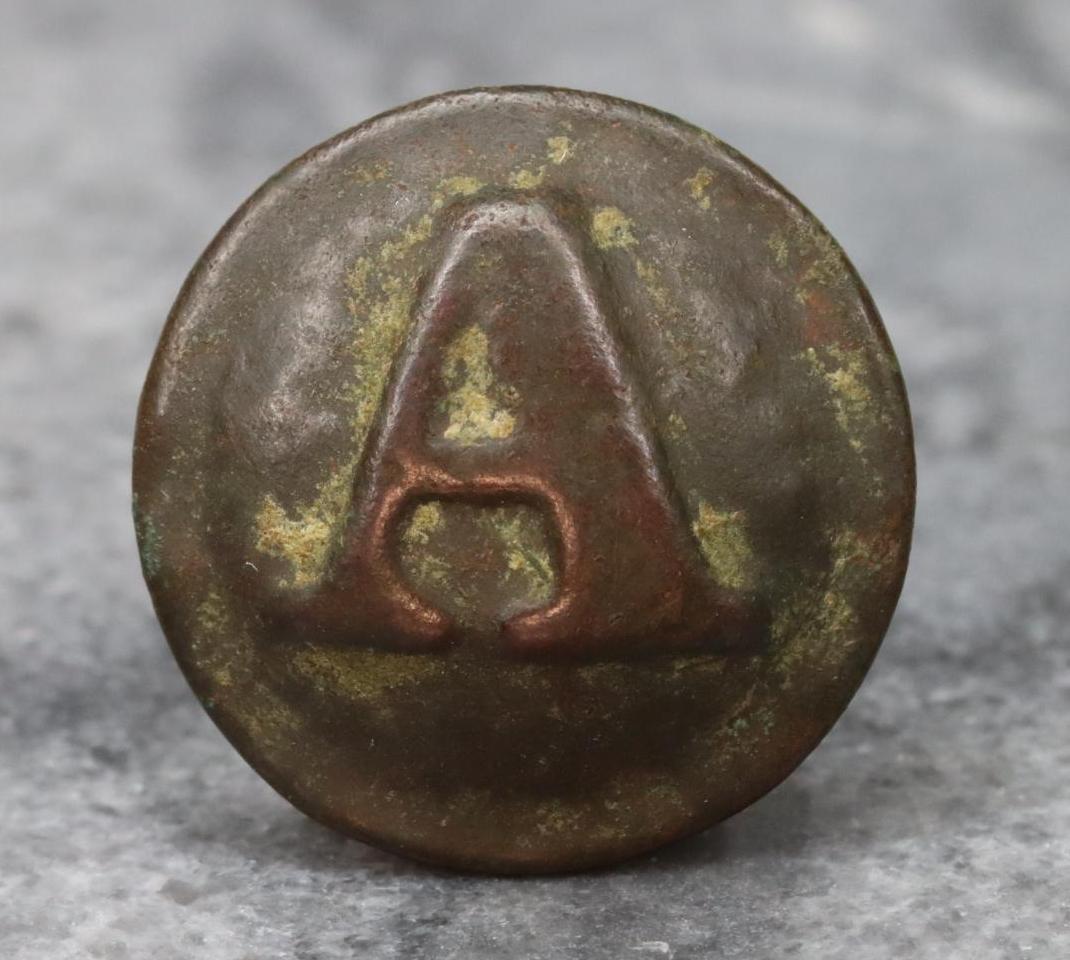 Confederate Artillery Coat Button (1 of 2)