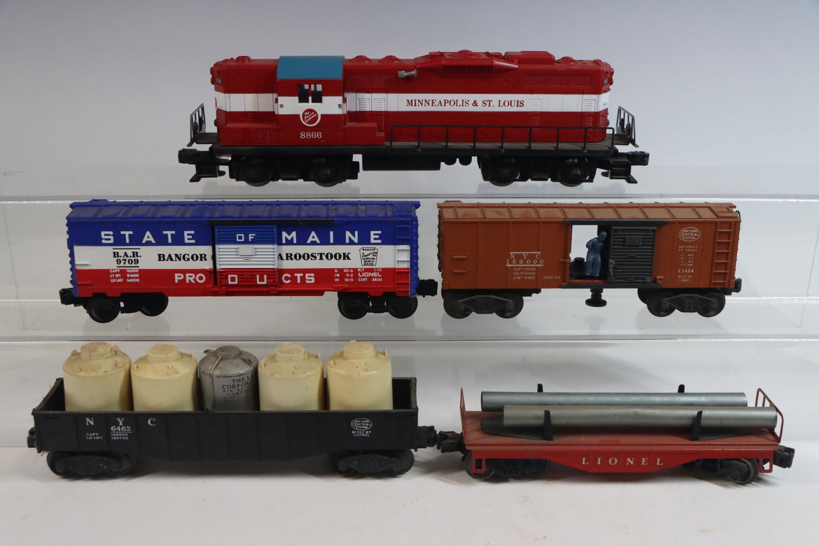 Lionel Train Cars: O gauge, 3-rail. Minneapolis and St.Louis GP-9 powered diesel locomotive #8866, NYC gondola 6462, Bangor & Aroostook boxcar #9709, NYC boxcar #3464 and flatcar. â€‹â€‹â€‹â€‹â€��