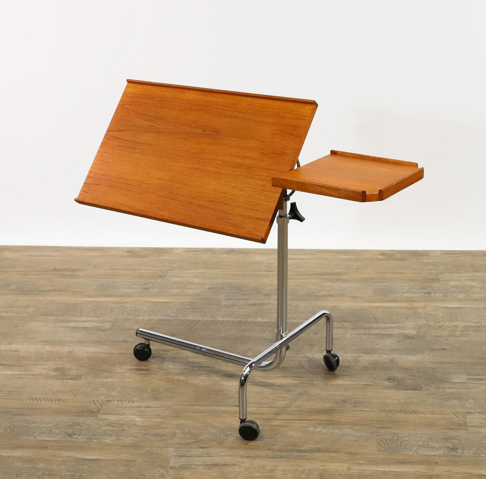 HMN Adjustable Reading Table (1 of 10)