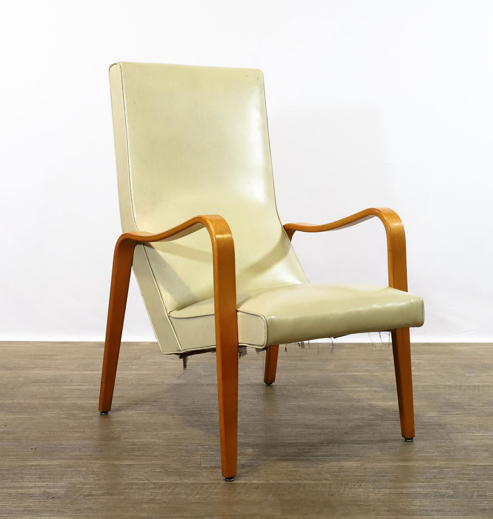 Thonet Lounge Chair (1 of 12)