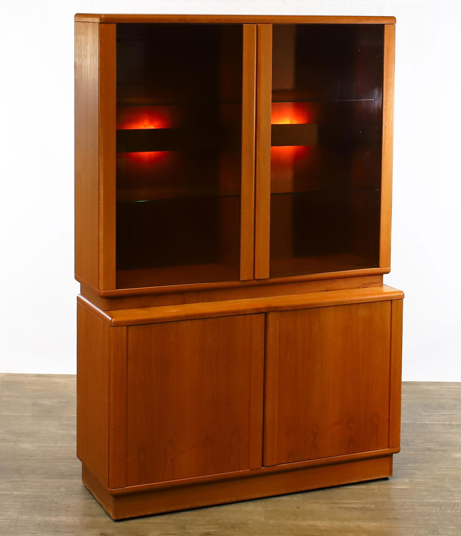 Nordic Furniture of Canada Display Cabinet (1 of 15)