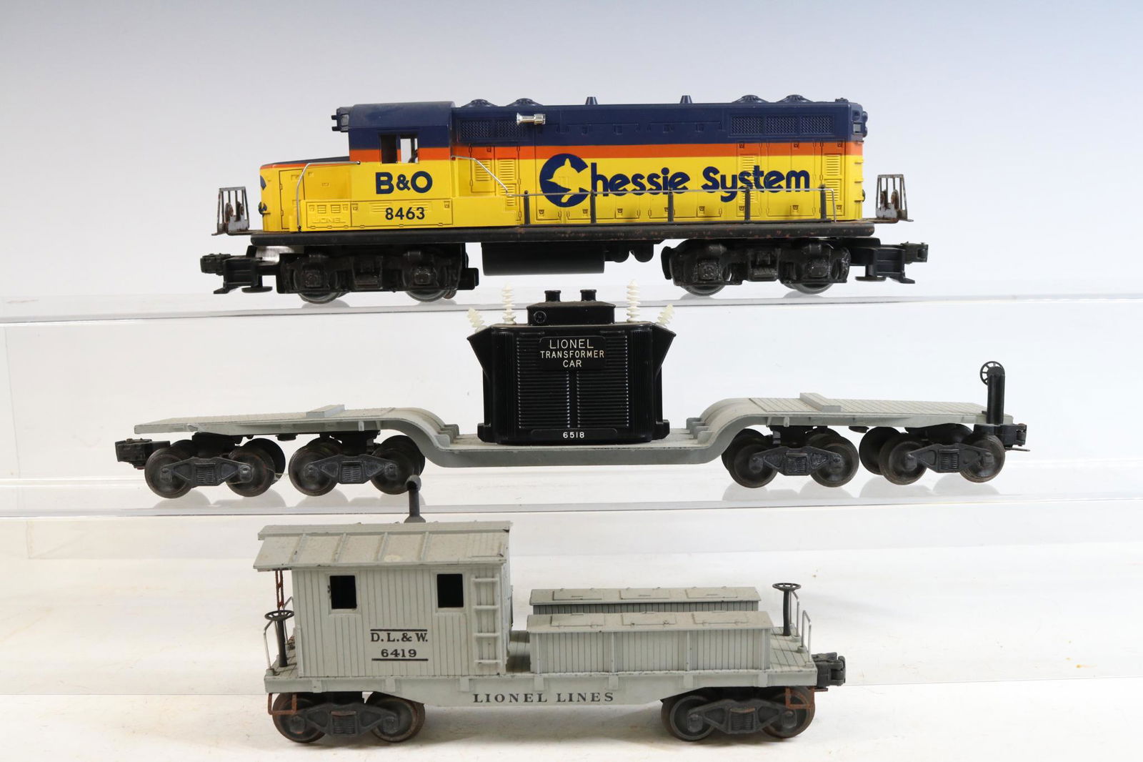 Lionel Diesel Engine and Cars (1 of 14)