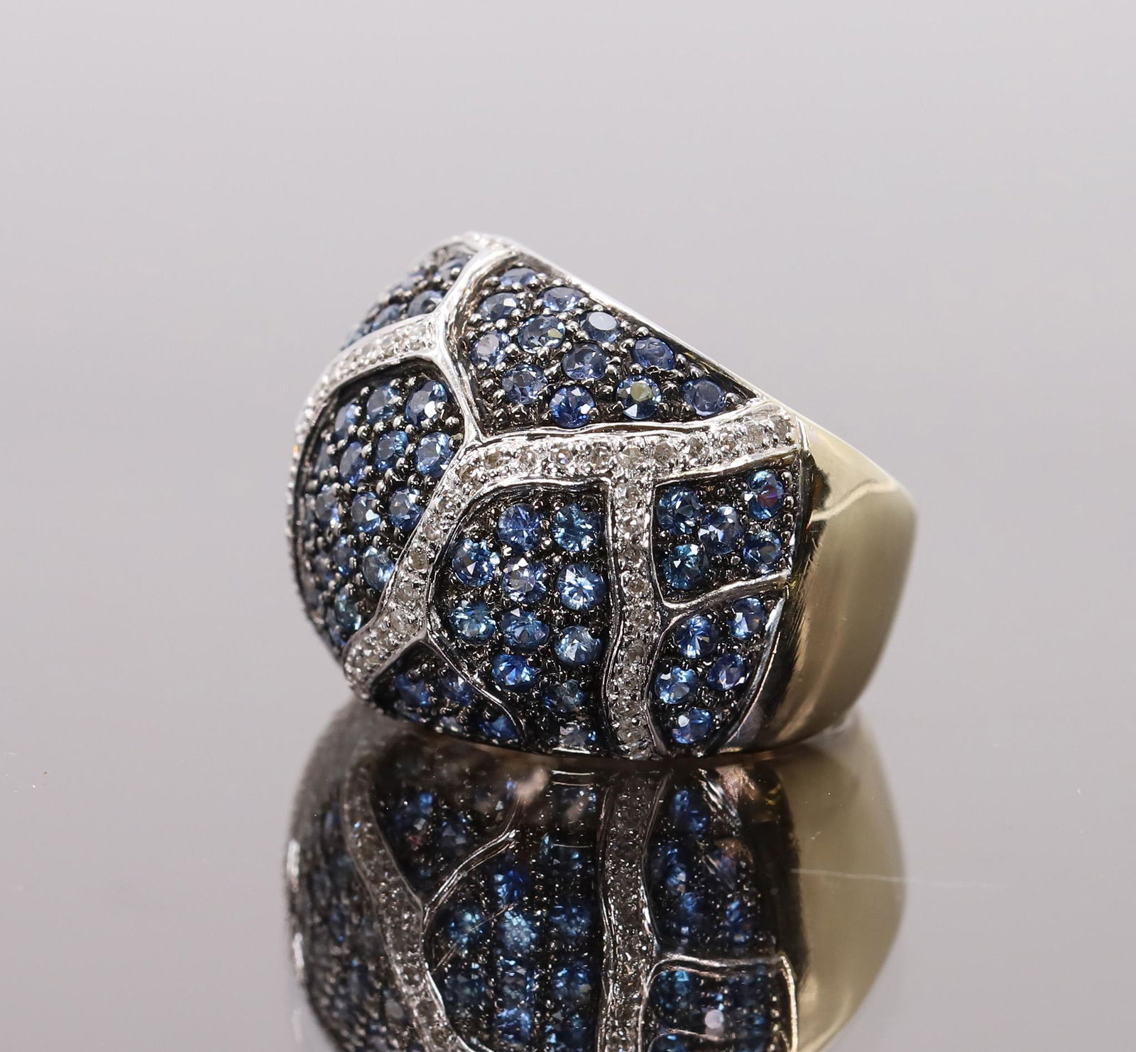 18k Sapphire and Diamond Ring (1 of 7)
