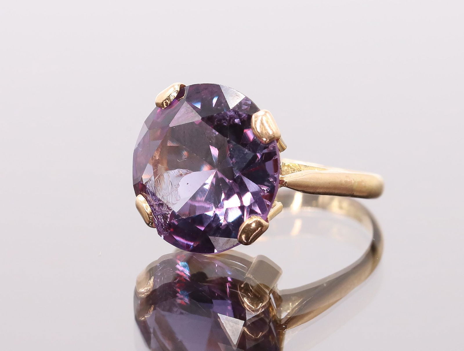 18KY Gold Synthetic Alexandrite Ring (1 of 5)