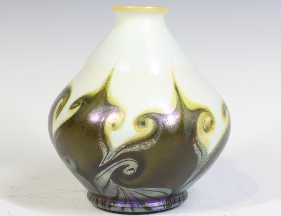 Opaline Pulled Feather Glass Vase (1 of 4)