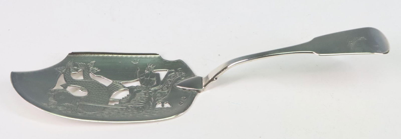 Georgian Irish Sterling Silver Fish Slice (1 of 9)