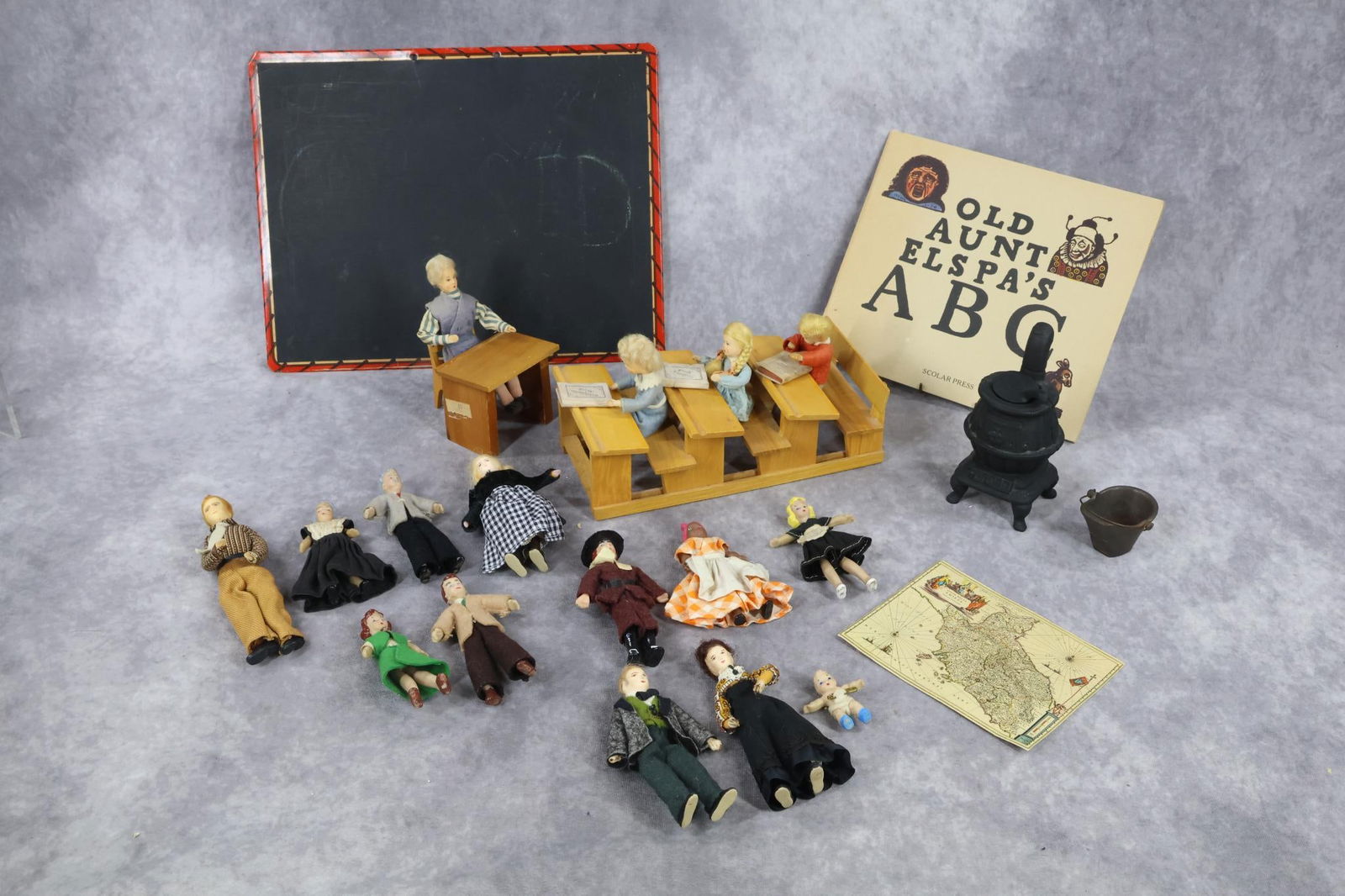MINIATURES - MINI DOLLS/SCHOOL ROOM.: LOT. FLAGG dolls - (8) dolls inc. Mammy, Baby, Puritan, Maid, Elderly couple, Teenage boy and girl. ERNA MEYER/type dolls. Lot (4) family dolls in period costume. German School room - includes (3) chi