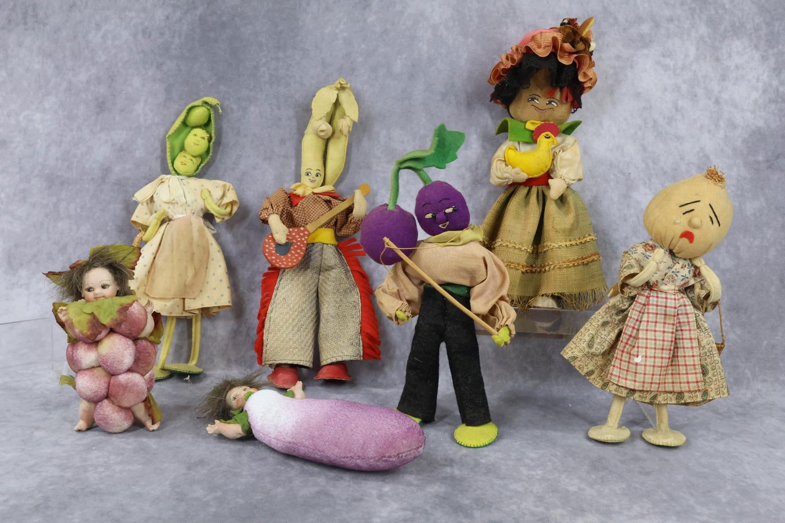 NOVELTIES/HOLIDAY.: LOT of (7) novelty "Vegetable and Fruit" dolls. (5) Of these are Made in Italy of 100% wool. 9 1/2" - 11". Stringbean, Pea, Onion, Sweet Potato (or Yam). (2) Italian bisque head dolls with bisque arms