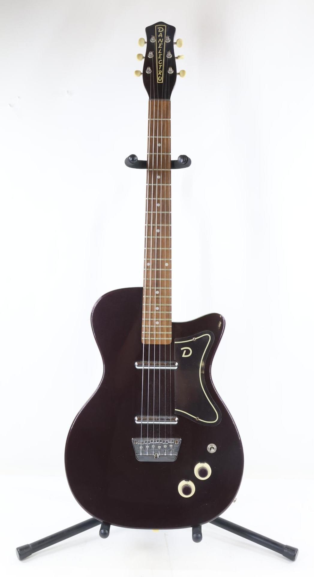 Danelectro Electric Guitar (1 of 11)