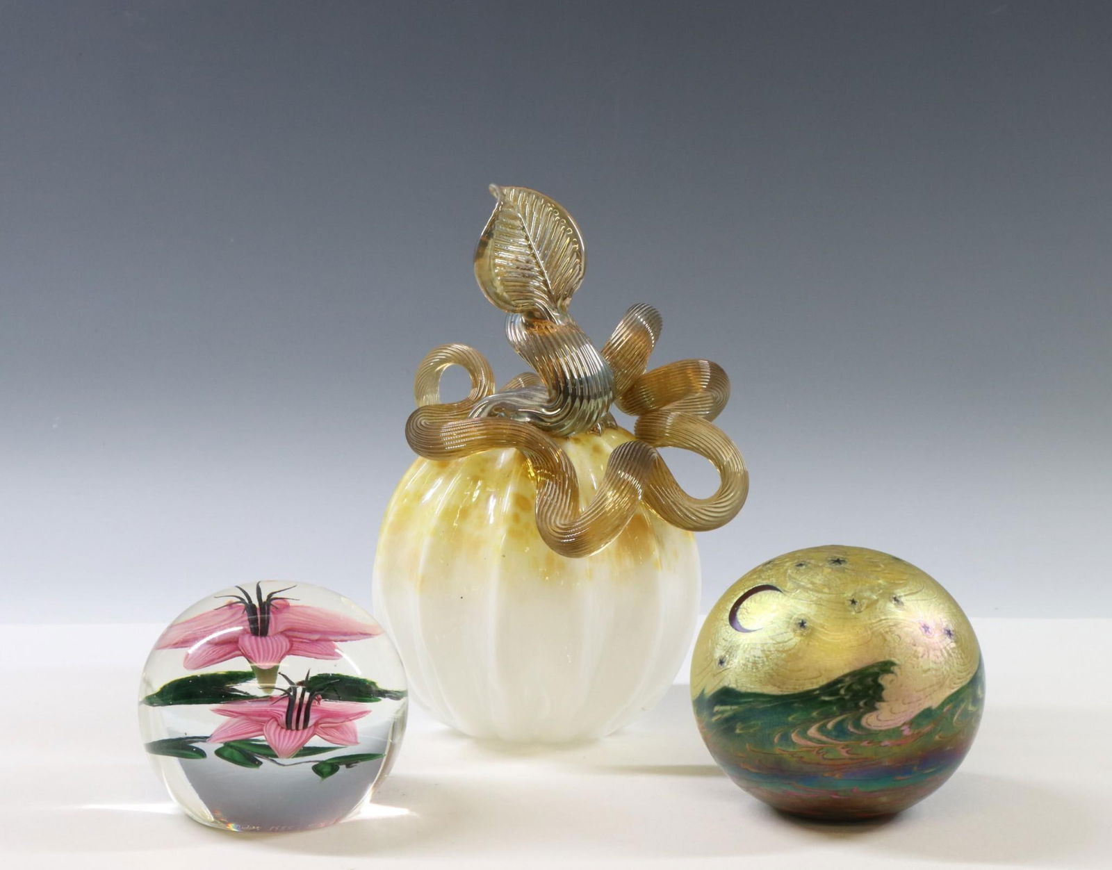 Lundberg Studios Art Glass Paperweights and Pumpkin (1 of 14)