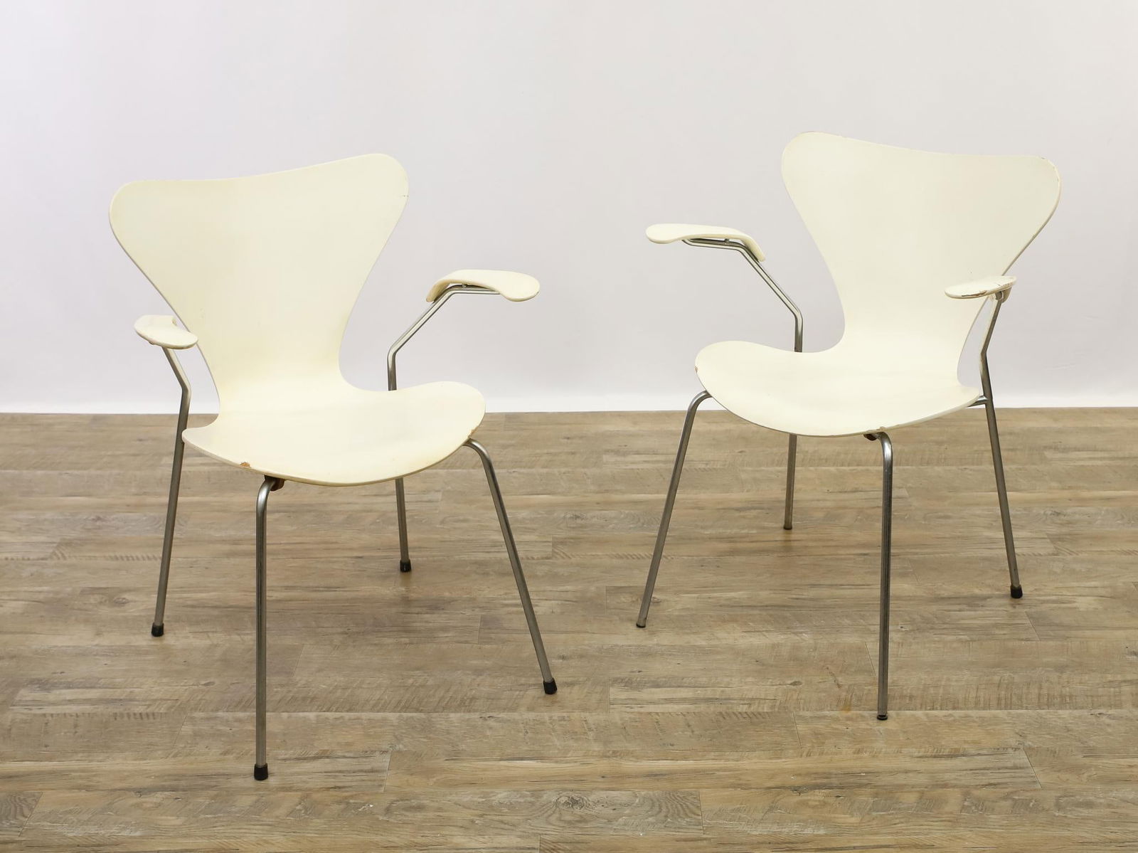 Arne Jacobsen for Fritz Hansen Series 7 Armchairs (1 of 14)