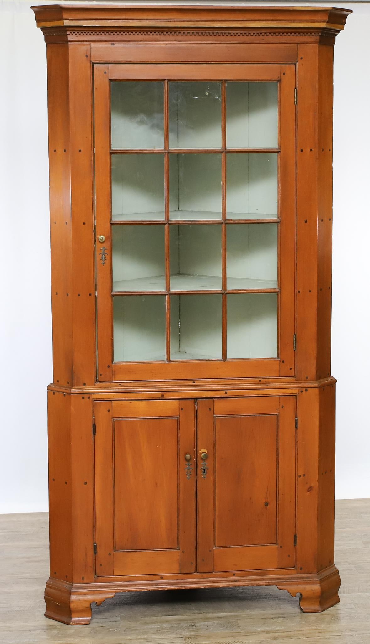 Pennsylvania Pine Corner Cupboard (1 of 19)
