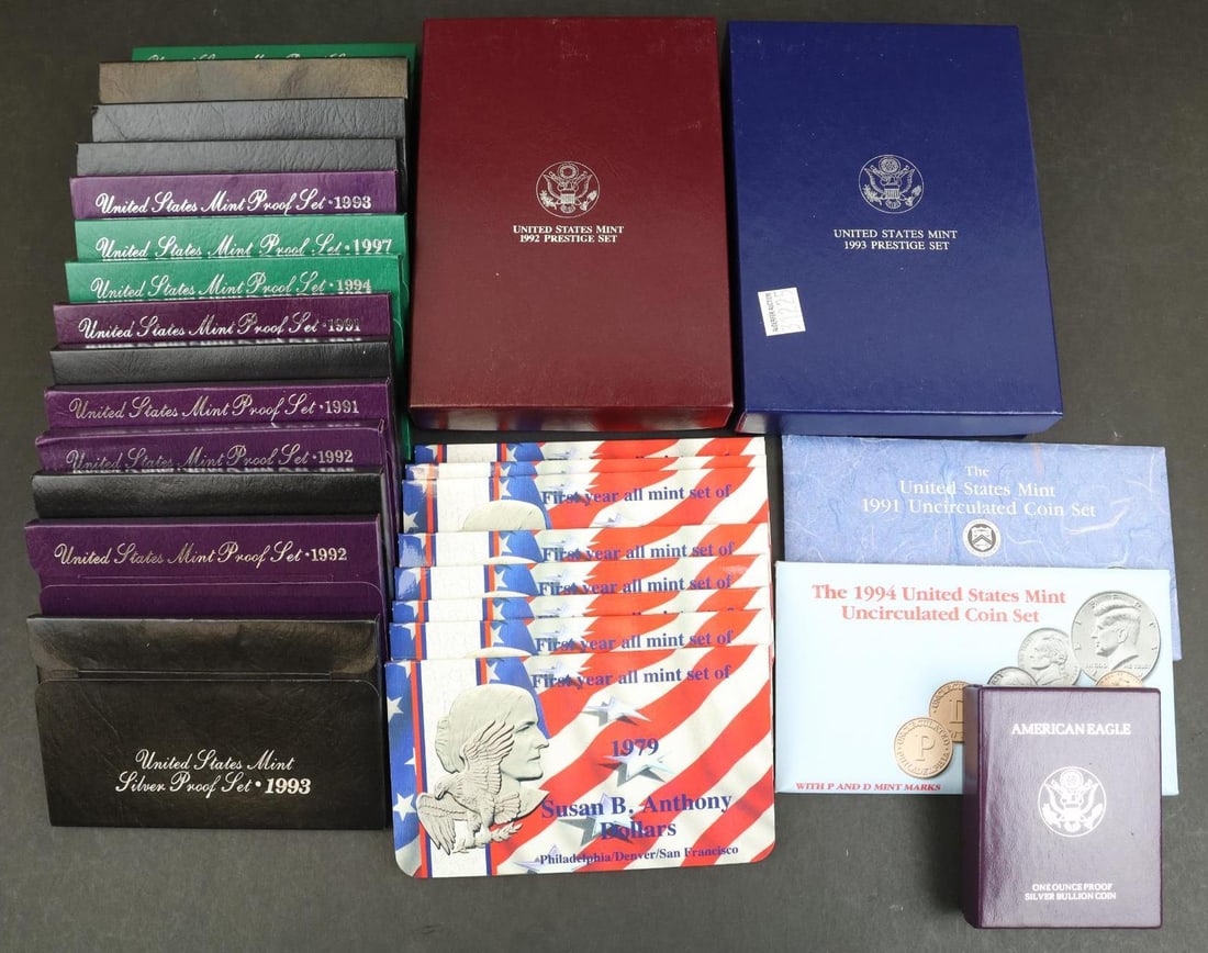 MINT & PROOF SETS (1 of 8)