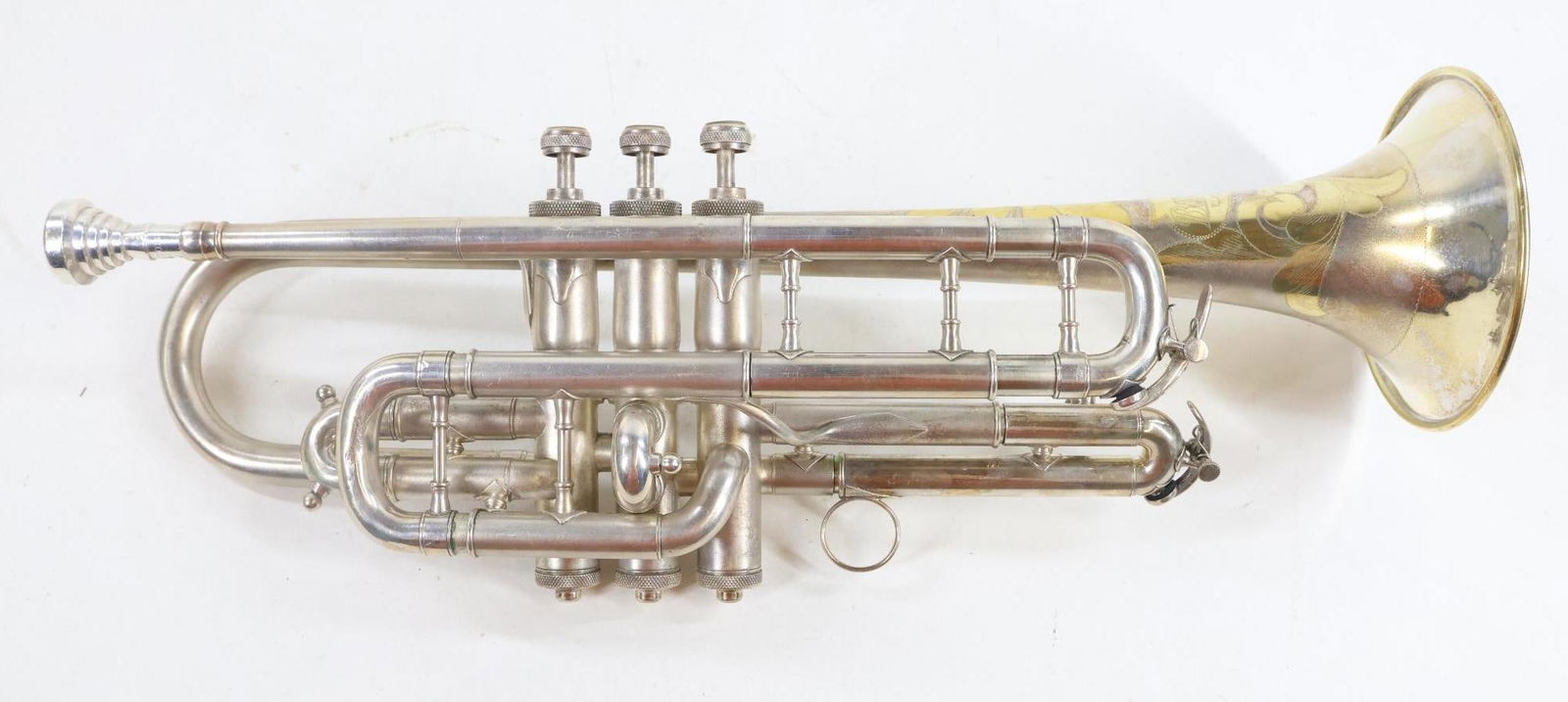 Beuscher Trumpet (1 of 16)