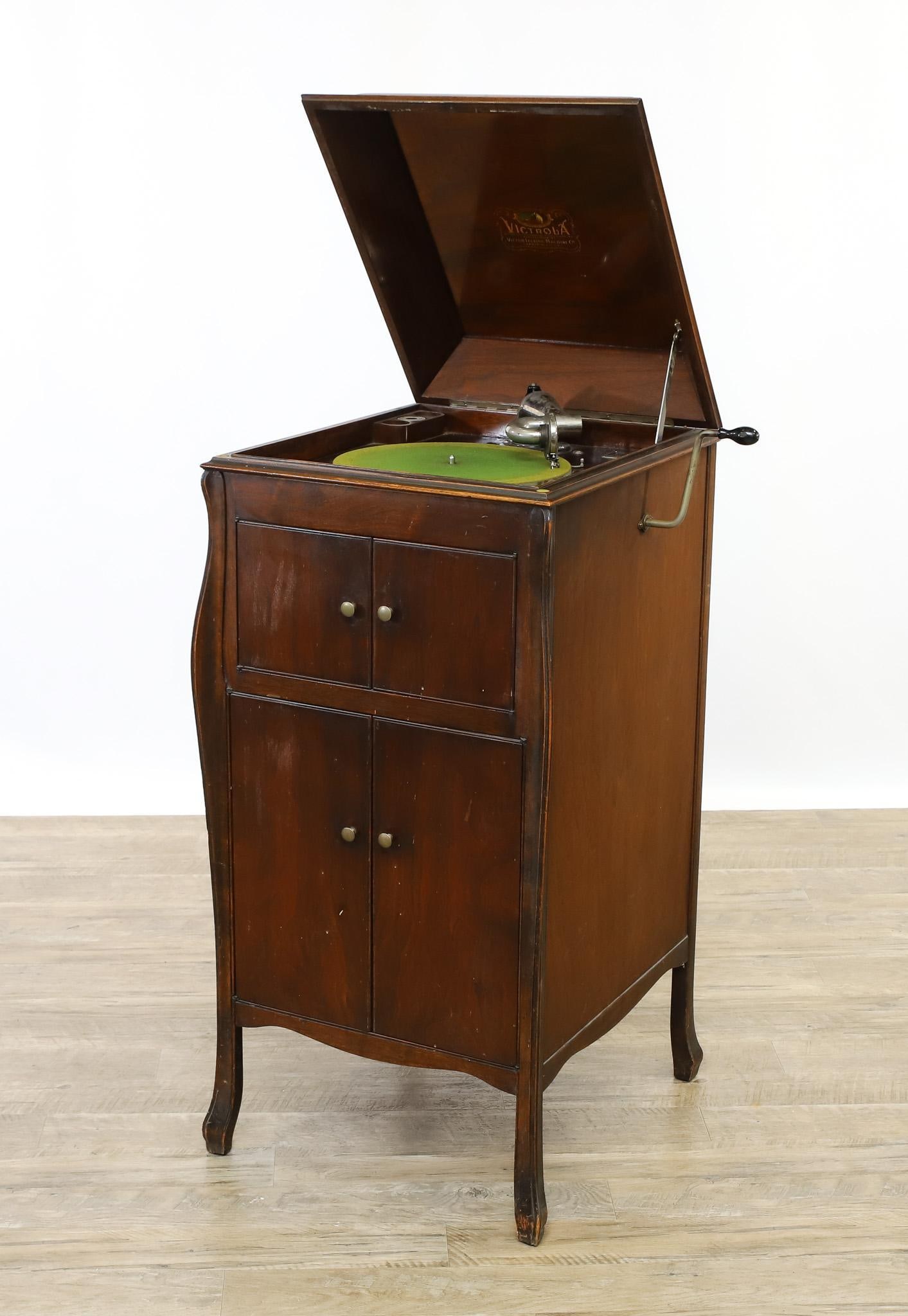 Victor Victrola Talking Machine (1 of 16)