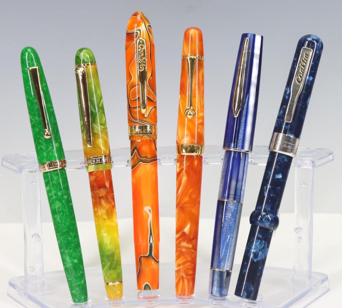Conklin, Stipula, Moonman, Sailor, Fountain and Ballpoint Pens: Conklin, fountain pen, navy blue, crescent filler, 14k (585) M nib, original box, has been inked. Stipula, fountain pen, blue, 18k M nib, original box, has been inked. Moonman, fountain pen, green, ye