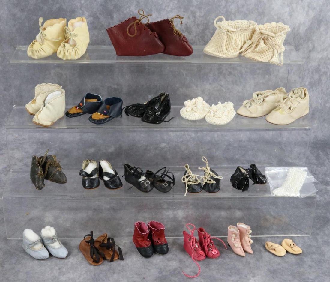 DOLL SUPPLIES - SHOES. (1 of 12)