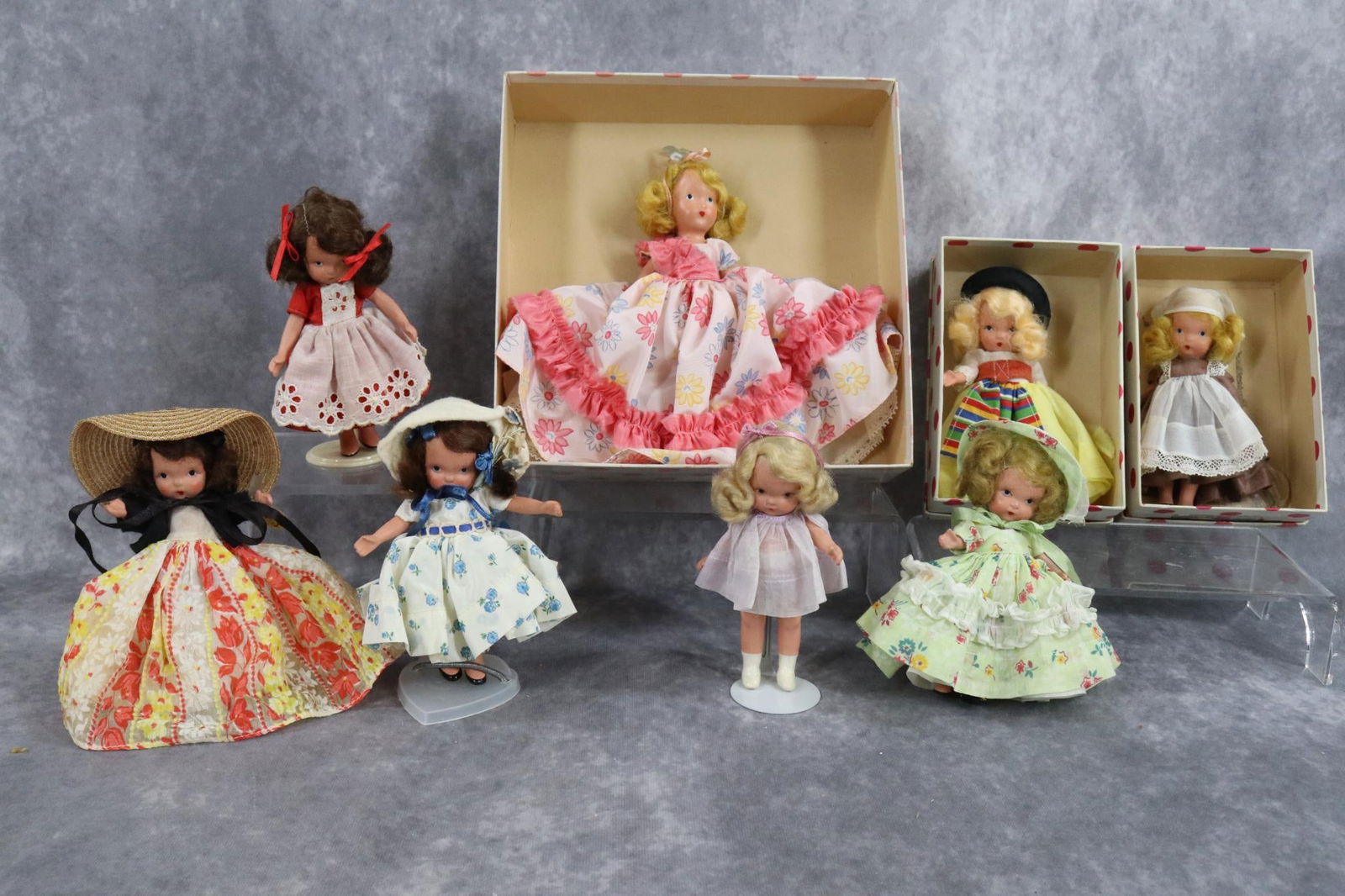 1940's-1960's DOLLS. (1 of 18)