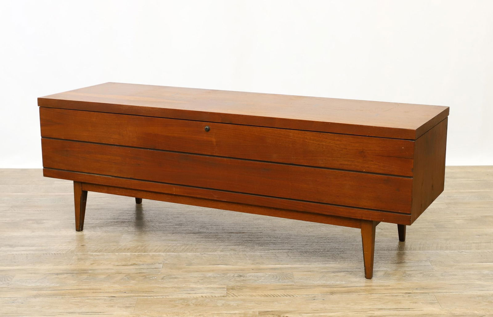 Lane "Tuxedo" Cedar Chest (1 of 20)