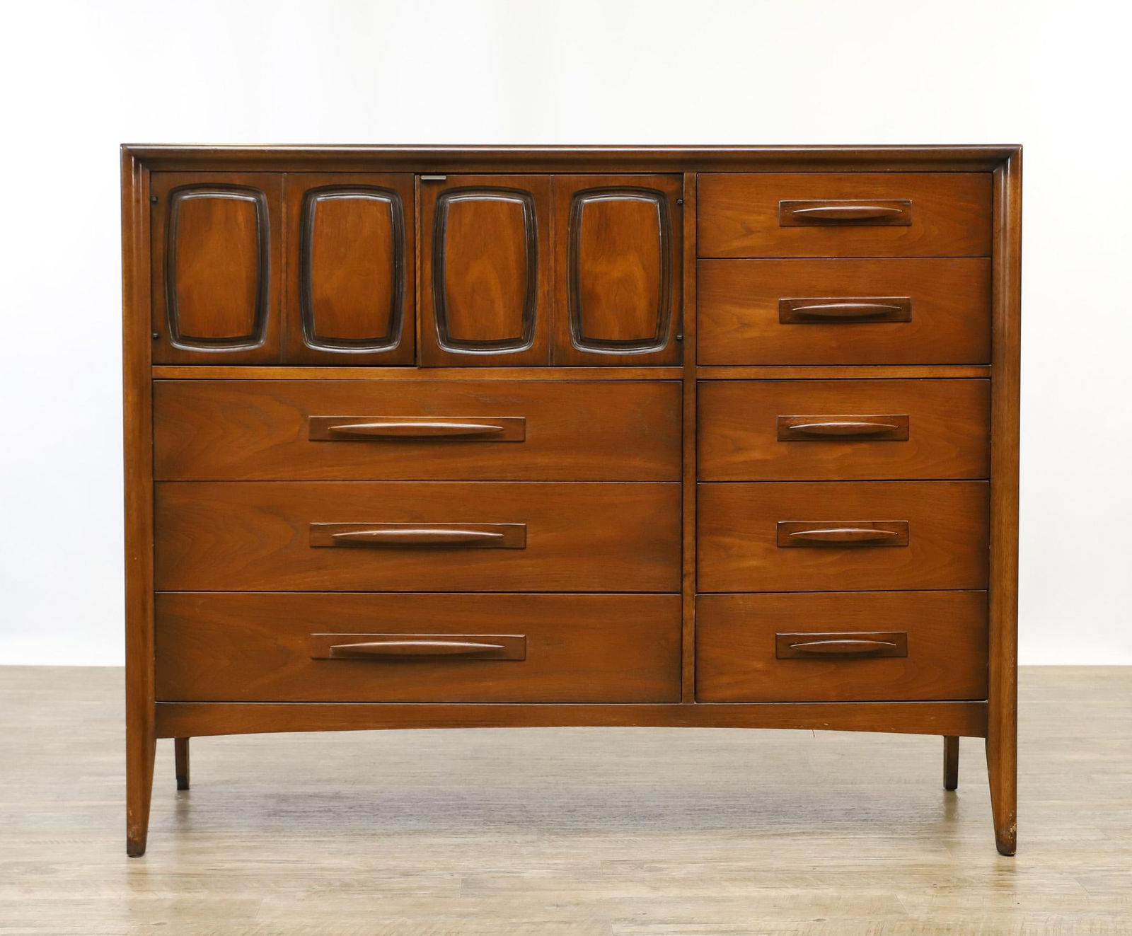 Emphasis by Broyhill Premier Dresser (1 of 17)