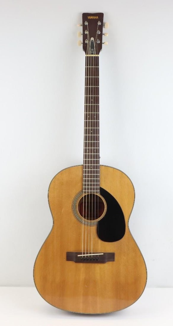 Yamaha FG75 Guitar: Yamaha FG75 Acoustic Guitar Made in Japan, Nippon Gakki, c.1970.All Original. Straight Neck and Medium/Low Action. From Private Collection with Only Studio Use for 25 Years. Bone Saddle with Room to b