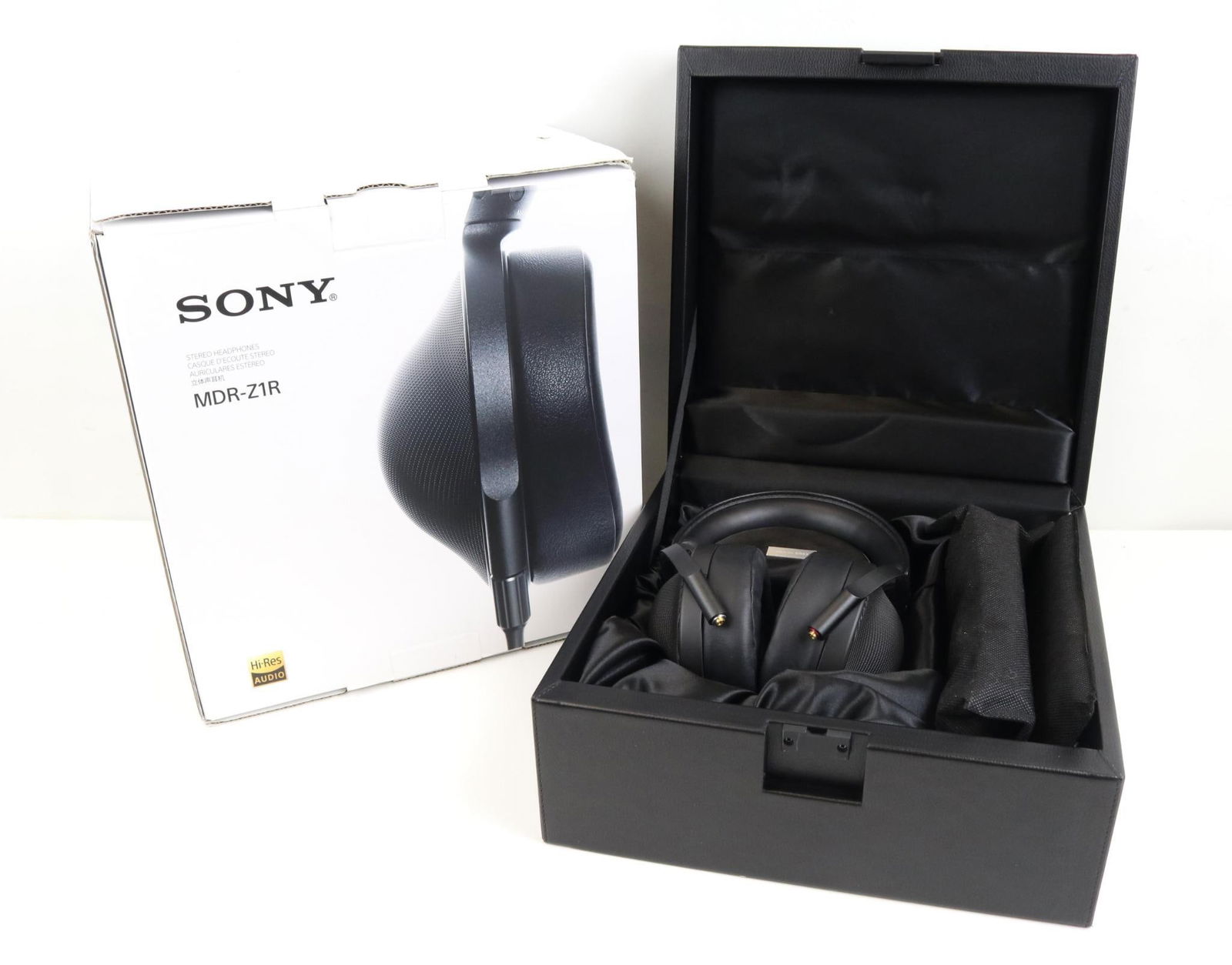 Sony MDR-Z1R Headphones (1 of 16)