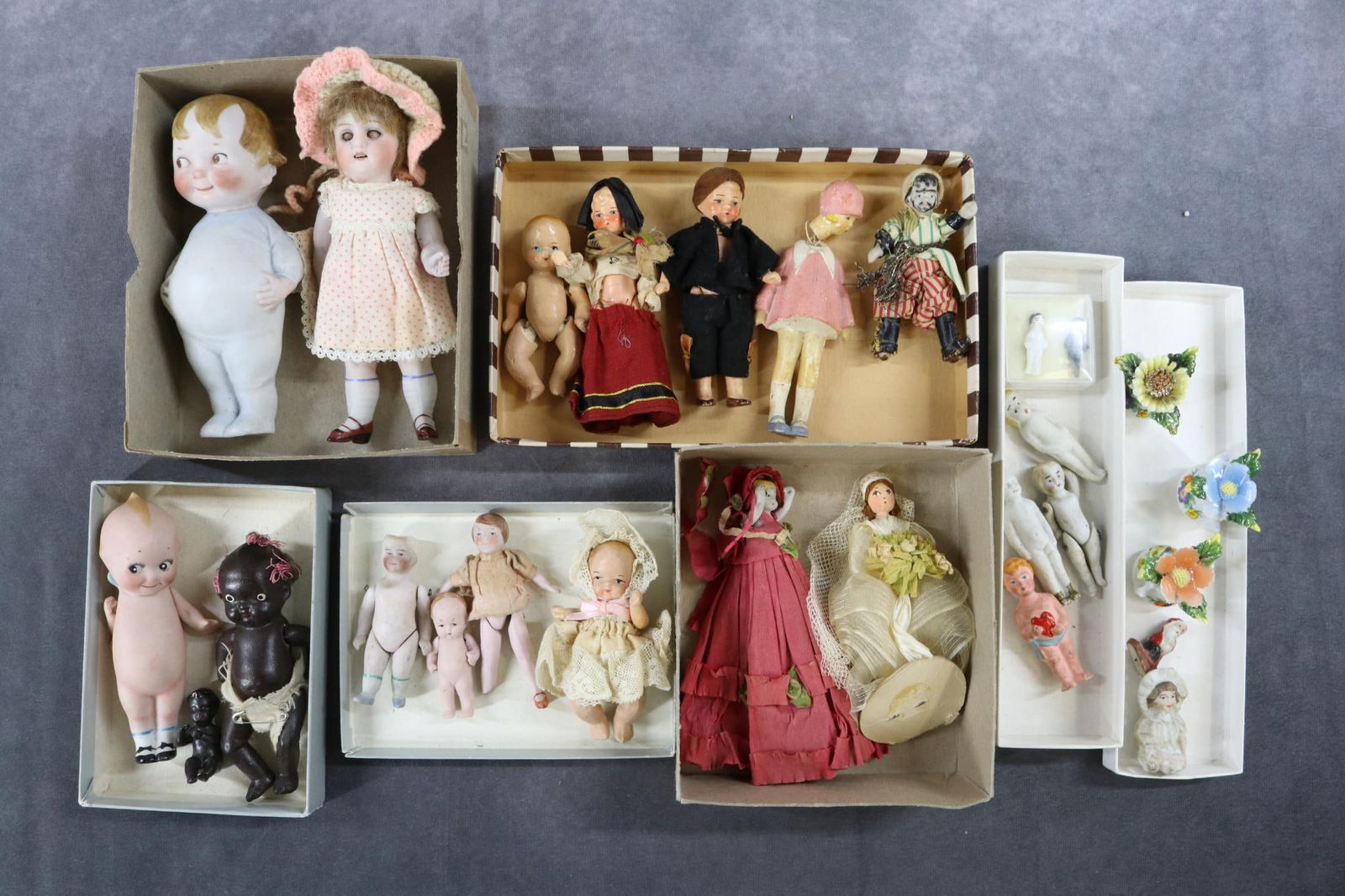 MINIATURES. (1 of 12)