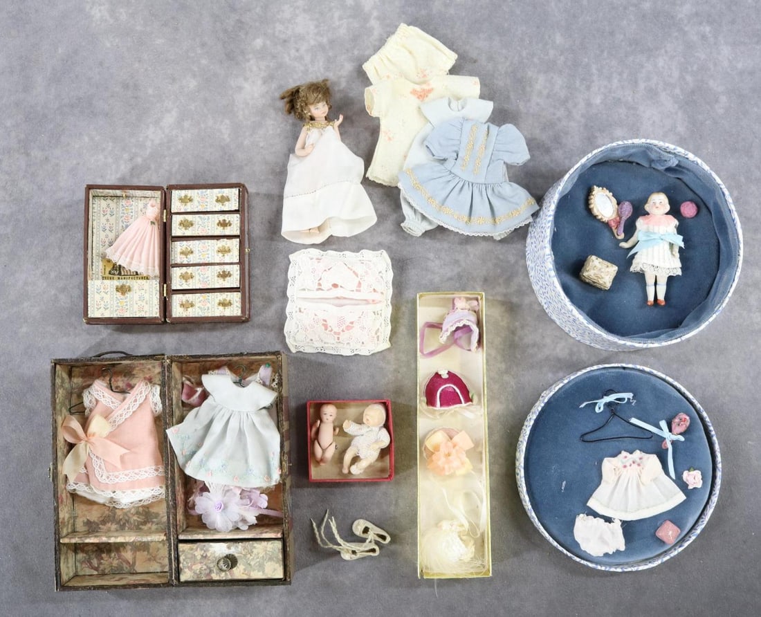 MINIATURES. (1 of 10)